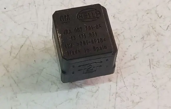 Opel Astra H Other relay 4RA00779105