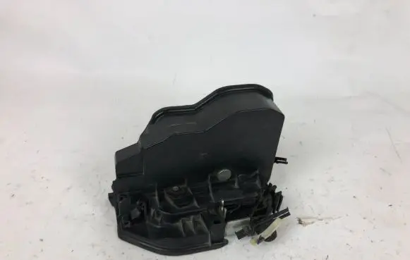 BMW X3 F25 Front door lock 7318416