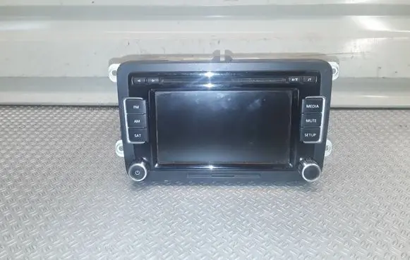 Volkswagen PASSAT CC Radio/CD/DVD/GPS head unit 1K0035180AC