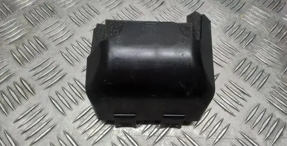 Porsche Macan (95B) Quarter panel pressure vent 8K0819161C