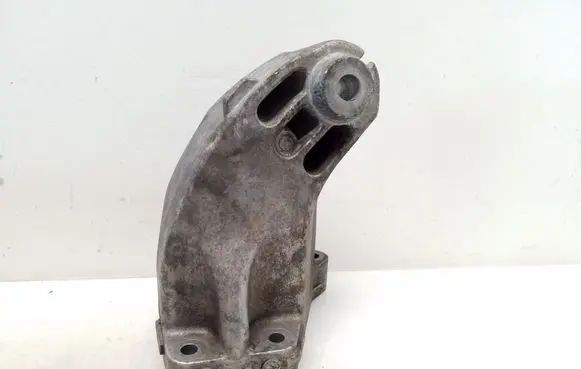 Mercedes-Benz E W212 Engine mounting bracket A6422233304