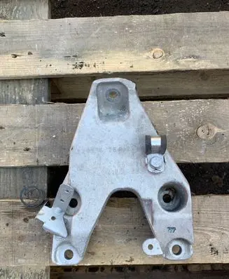 BMW 1 F20 F21 Engine mounting bracket 6784827