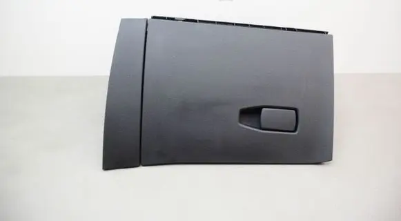 Glove box