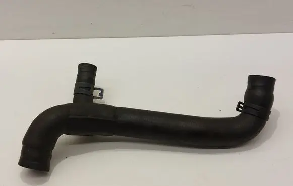 Volkswagen PASSAT B3 Engine coolant pipe/hose 037121053C