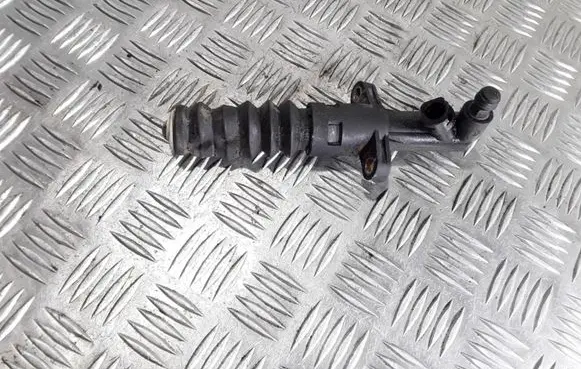 Clutch slave cylinder