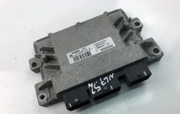 Renault Twingo II Engine control unit/module 8200774747
