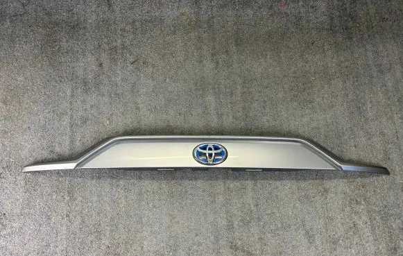Toyota RAV 4 (XA50) Trunk door license plate light bar 76801-42240 L863 76801-42260