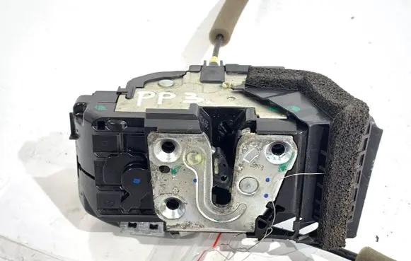 Renault Kadjar Front door lock 