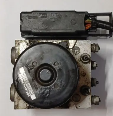 Volkswagen Golf VI ABS Pump 1K0907379BE 1K0614517AT