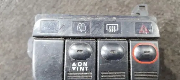 Mitsubishi Space Wagon Windscreen/window heater switch