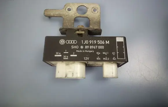 Volkswagen Golf VI Coolant fan relay 1J0919506M 898967000