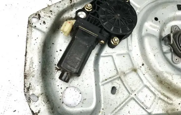 Hyundai Elantra Front door window regulator motor