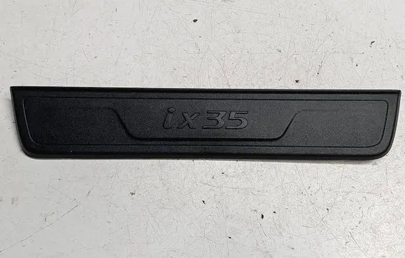 Front sill trim cover