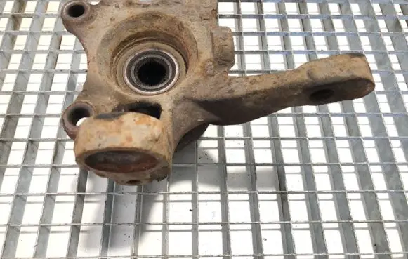 Volkswagen Transporter - Caravelle T4 Front wheel hub spindle knuckle 