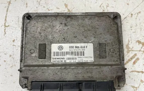 Volkswagen Polo Engine control unit/module 03D906033F 5WP4029803