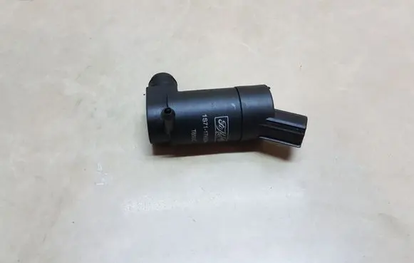 Ford Mondeo Mk III Windscreen/windshield washer pump 1S7117K624DC
