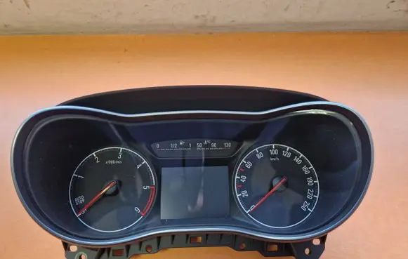 Opel Zafira C Speedometer (instrument cluster) 367030224 39129412 502411FE1HE5608C