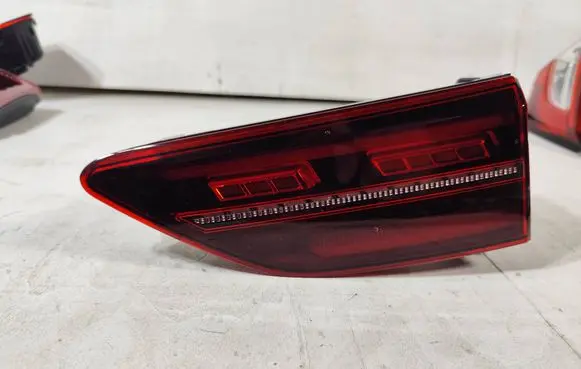 Volkswagen Golf VIII Rear/tail lights 5H0945308 82000201