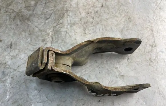 Citroen DS5 Engine mounting bracket