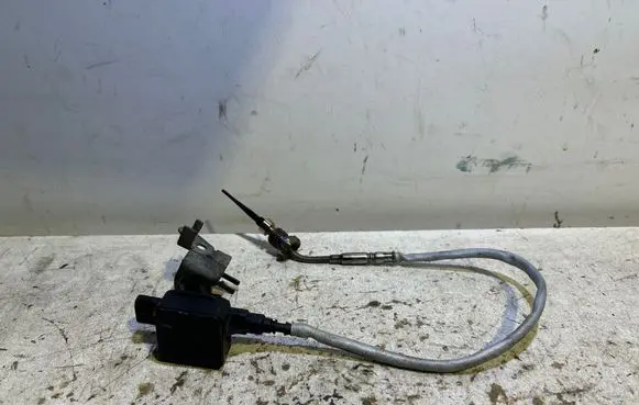 Mercedes-Benz C W205 Exhaust gas temperature sensor A0009051206 0001 260015