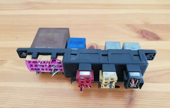Audi A3 S3 8L Fuse box set 8L0941822A