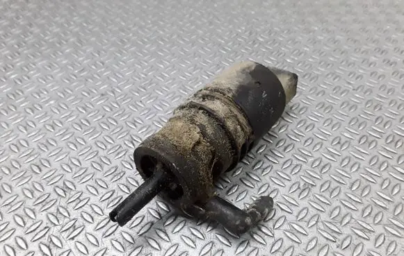 Volkswagen Touareg I Windscreen/windshield washer pump