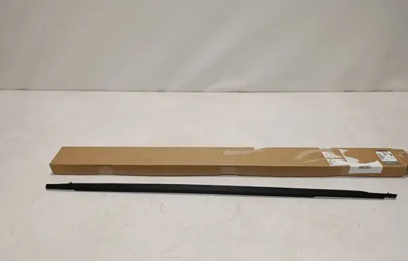 Land Rover Range Rover Evoque L551 Front door window/glass frame K8D2201A39A