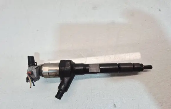 Mazda CX-7 Fuel injector R2AA13H50