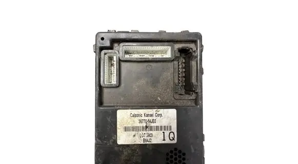Suzuki Grand Vitara II Comfort/convenience module 3677064JE0 B64J2 LOT5903