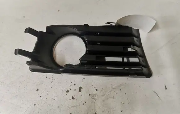 Volkswagen Golf V Front fog light trim/grill VW11035
