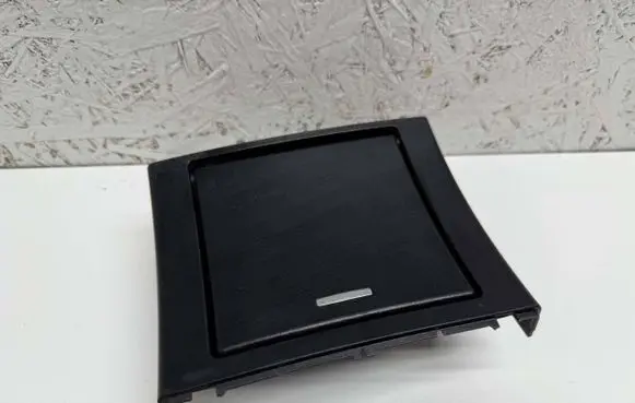 Mercedes-Benz E W212 Ashtray (rear) A2126803850 81712001 Q8ZGS005