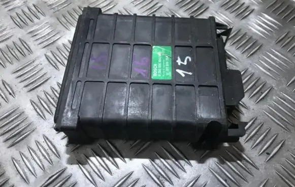 Volkswagen Golf III Engine control unit/module 0280800104 0280800105