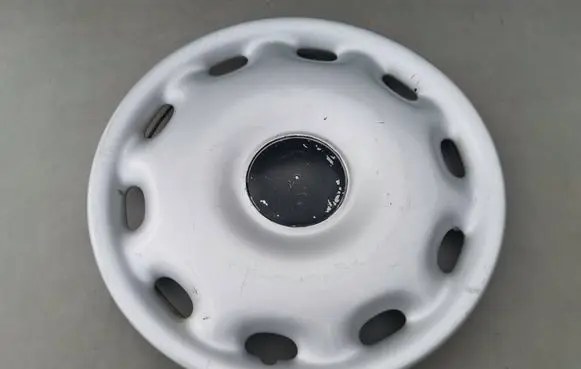 Audi A3 S3 8L R15 wheel hub/cap/trim 8A0601147A