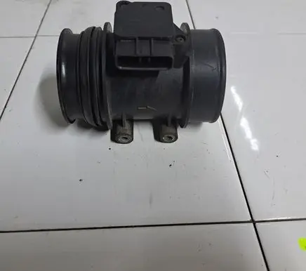 Volvo V70 Mass air flow meter 9202199 MB1974080040