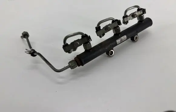 Jaguar XF X250 Fuel main line pipe 4R8Q9D280BC