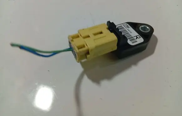 Toyota Avensis T250 Airbag deployment crash/impact sensor 8983305010
