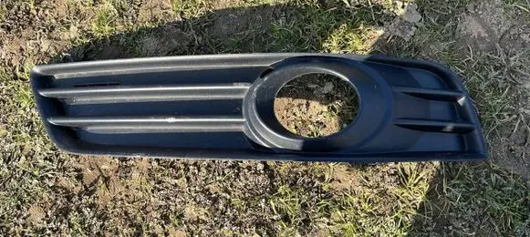 Audi A3 S3 A3 Sportback 8P Front fog light trim/grill 8P0807682E