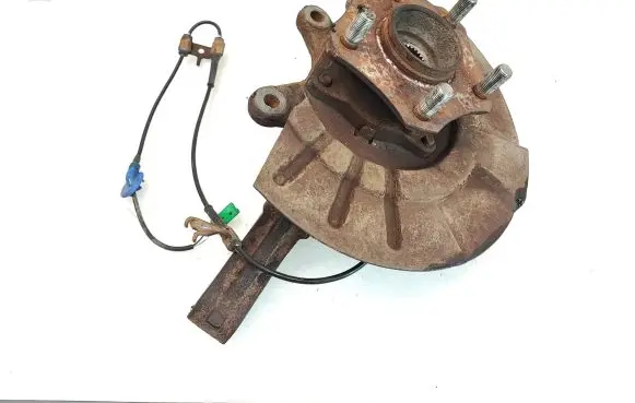 Suzuki Grand Vitara II Front wheel hub spindle knuckle