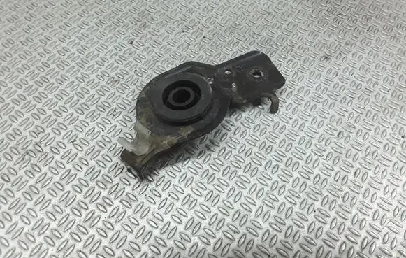 Nissan Primera Radiator mount bracket