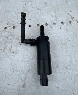 Volkswagen PASSAT B6 Headlight washer pump 3B7955681
