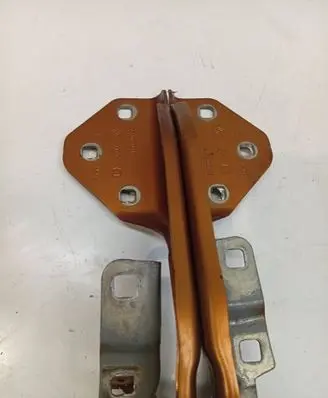 Engine bonnet/hood hinges