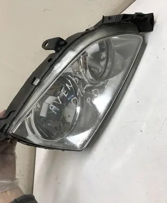 Toyota Avensis T220 Headlight/headlamp