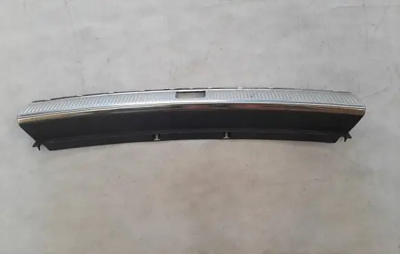Trunk/boot sill cover protection