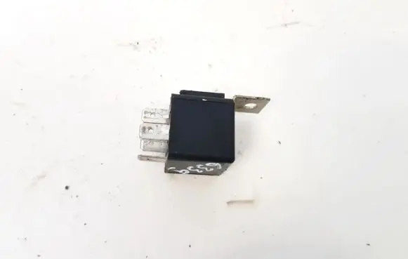Volkswagen Touareg I Other relay v23134a1052c643