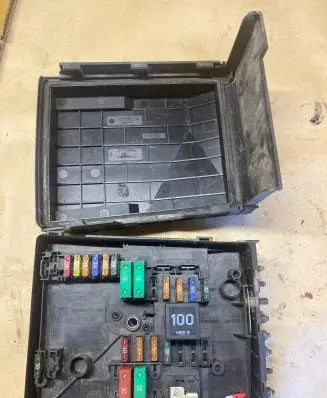 Volkswagen Caddy Fuse box set 017180061