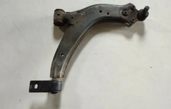 Citroen Xsara Picasso Front lower control arm/wishbone