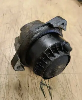 BMW 5 F10 F11 Engine mount bracket