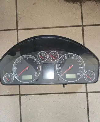 Speedometer (instrument cluster)