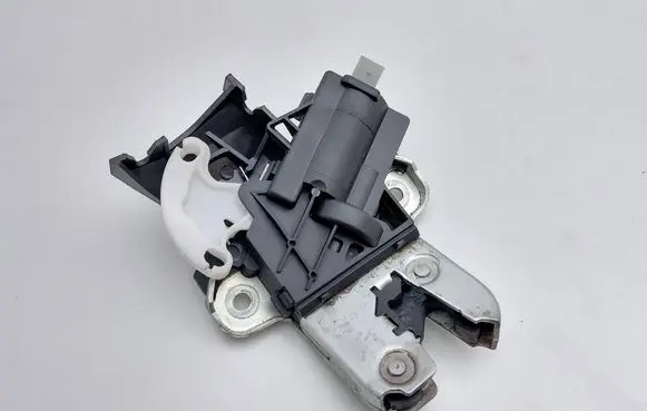 Volkswagen PASSAT CC Tailgate/trunk/boot lock/catch/latch