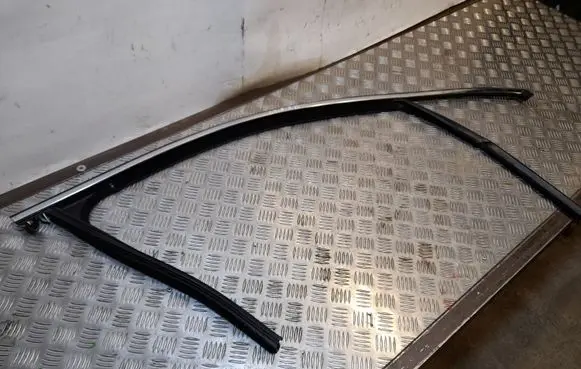 Porsche Cayenne (92A) Front door glass trim molding 7P0837432H